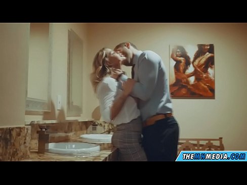 ❤️ Když vás na veřejných záchodcích svádí prsatá blondýna. ❤ Porno u porna cs.naughtyhentai.ru ❌️